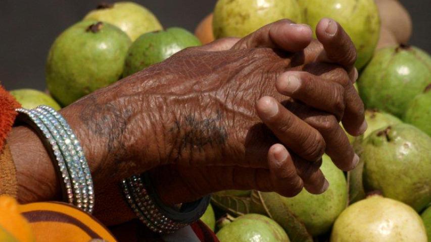 Exposición de fotografía "24 horas en la vida de una mujer en India", de Javier Cuadrado. En Manos Unidas Valencia