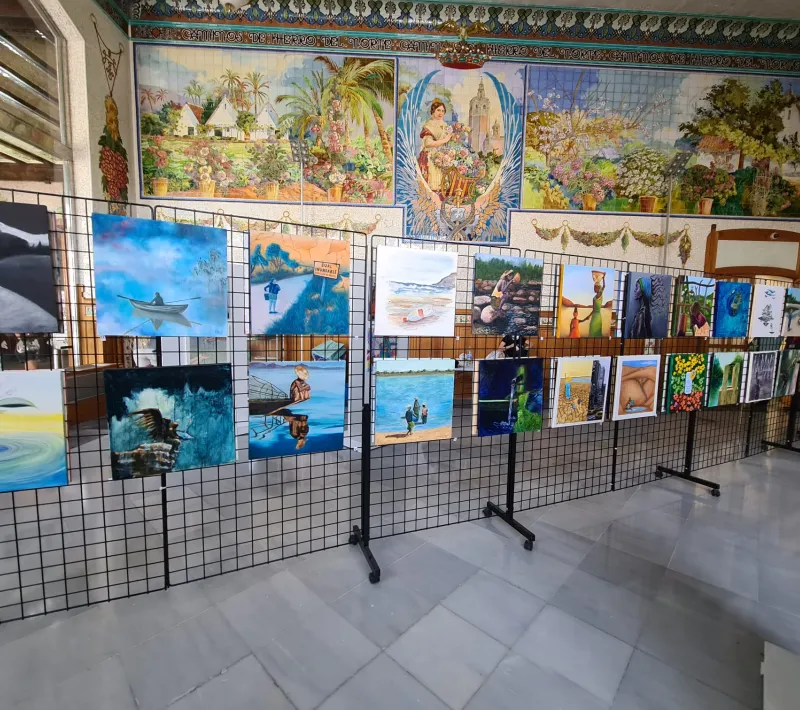 Exposición solidaria a beneficio de Manos Unidas Valencia en la Estación del Norte, Sala de los Mosaicos.