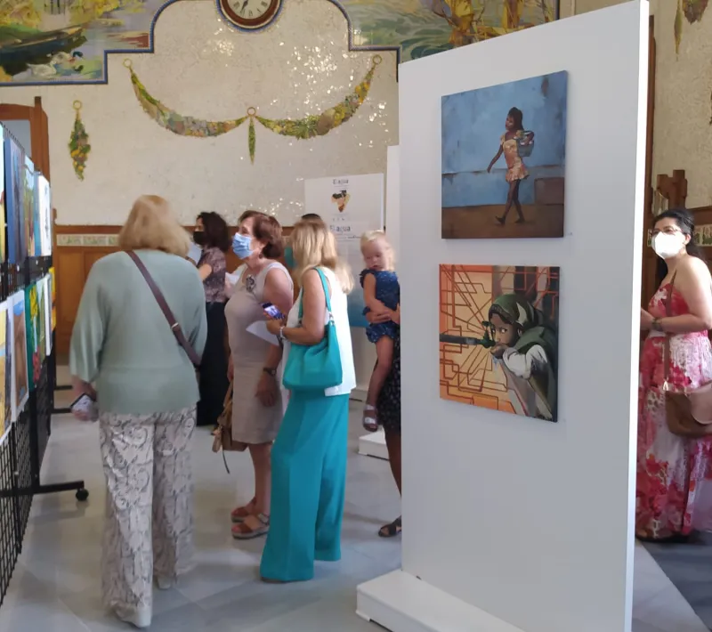 Exposición solidaria a beneficio de Manos Unidas Valencia en la Estación del Norte, Sala de los Mosaicos.