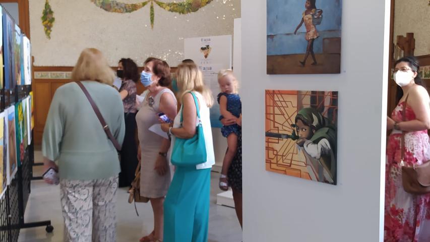 Exposición solidaria a beneficio de Manos Unidas Valencia en la Estación del Norte, Sala de los Mosaicos.