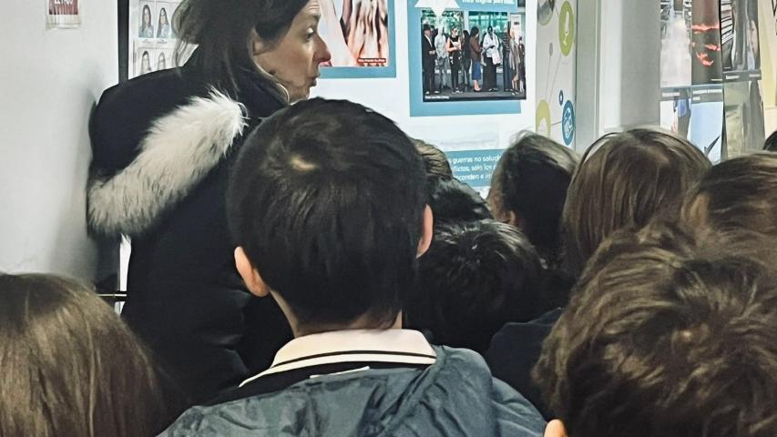 Exposición Construir la Paz de Manos Unidas Madrid en el colegio CEU Monteprincipe