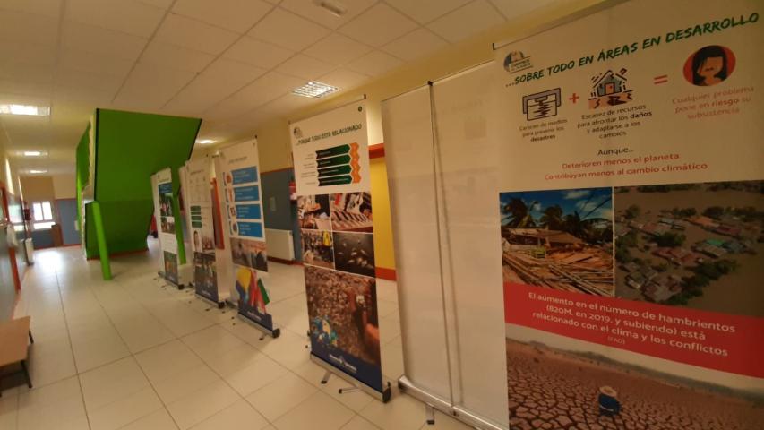 Exposición "Cuidemos el Planeta" en el CP Sierra Oeste de Sta. María de la Alameda (Madrid)