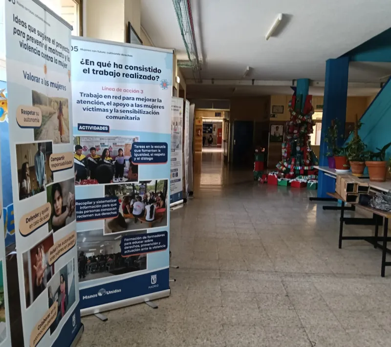 Exposición de Manos Unidas Madrid "Mujeres con futuro: cultivando derechos" en el colegio La Salle del Sagrado Corazón.