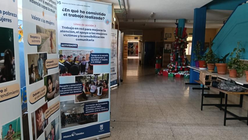 Exposición de Manos Unidas Madrid "Mujeres con futuro: cultivando derechos" en el colegio La Salle del Sagrado Corazón.