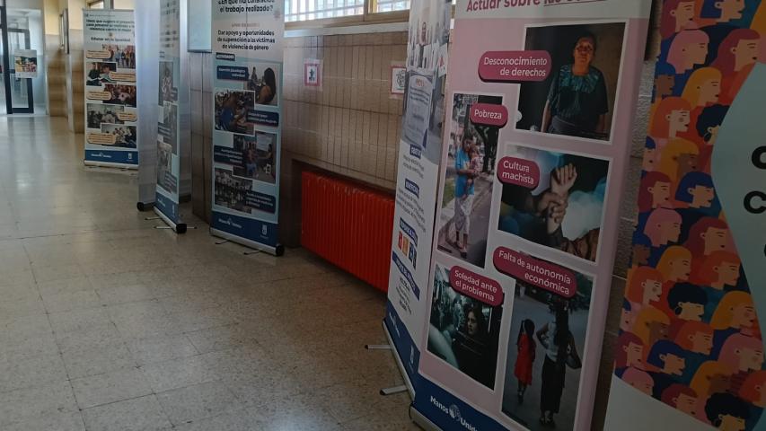 Exposición de Manos Unidas Madrid "Mujeres con futuro: cultivando derechos" en el colegio La Salle del Sagrado Corazón.