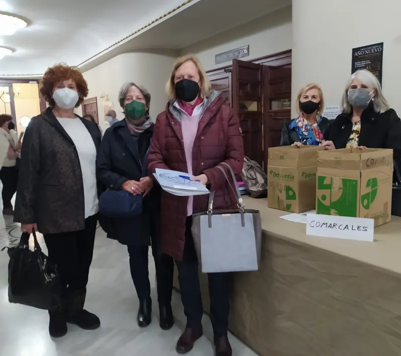 Reparto de información a los representantes de comarcales.