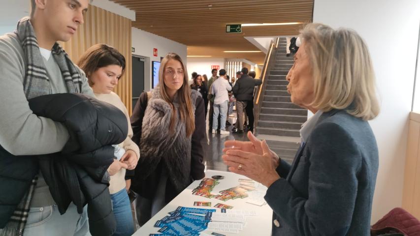 Estand de Manos Unidas Madrid en la Feria de Empleo MEET 2024 de ESIC