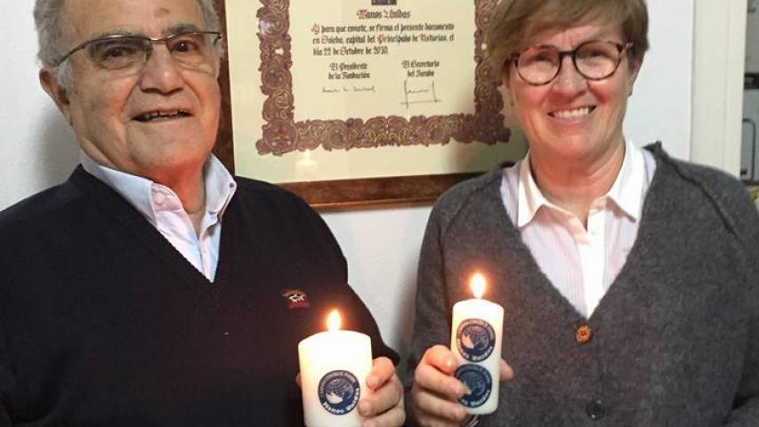 fernando y rosa marta en la delegacion de malaga encienden la llama