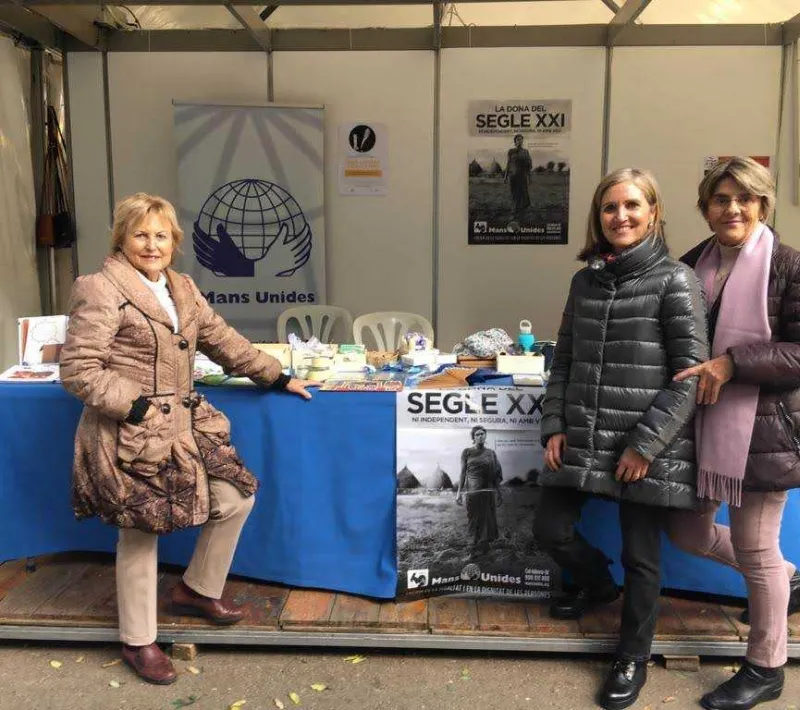 Puesto solidario en la Feria de Navidad de Tarragona