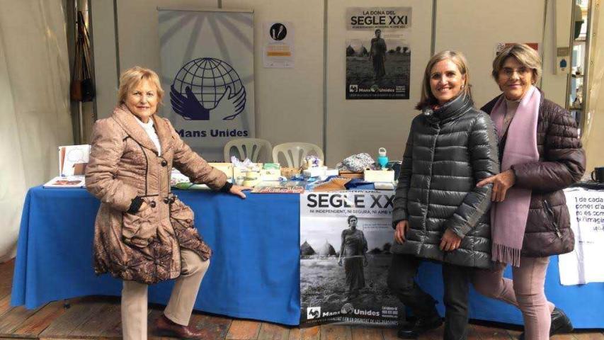 Puesto solidario en la Feria de Navidad de Tarragona