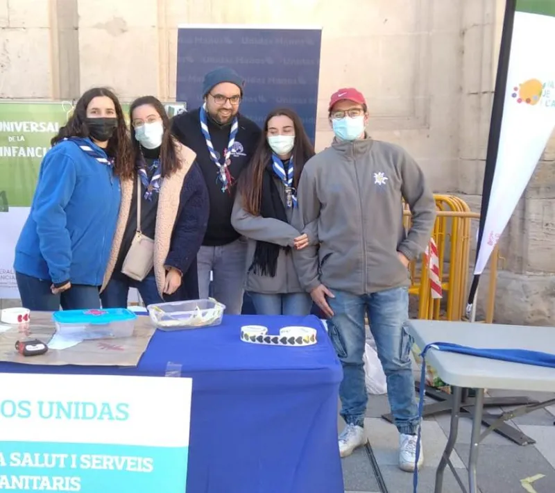 Voluntarios de Manos Unidas Valencia en Alcoi en la Fira de la Infancia.