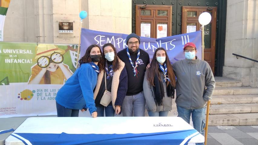 Voluntarios de Manos Unidas Valencia en Alcoi en la Fira de la Infancia.