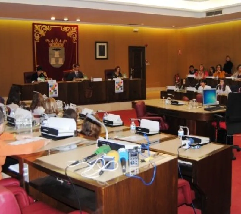 foto. v pleno infantil por los derechos de la infancia.20.11.15 620x330