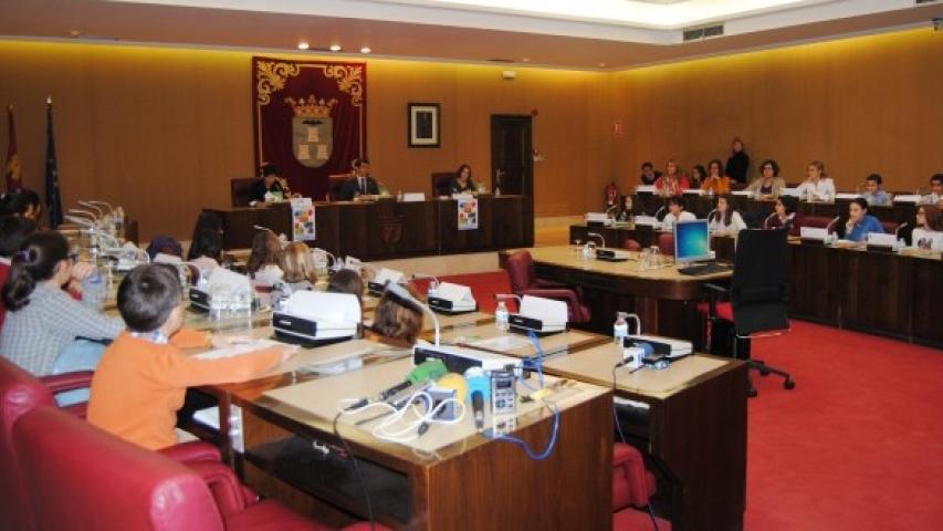 foto. v pleno infantil por los derechos de la infancia.20.11.15 620x330