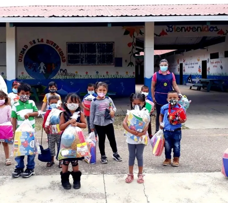 El Ayuntamiento de Onteniente colabora con Manos Unidas para escolarizar a niños de Honduras.