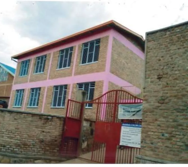 Construir aulas de formación primaria para niños de zona rural sin recursos. Manos Unidas Valencia
