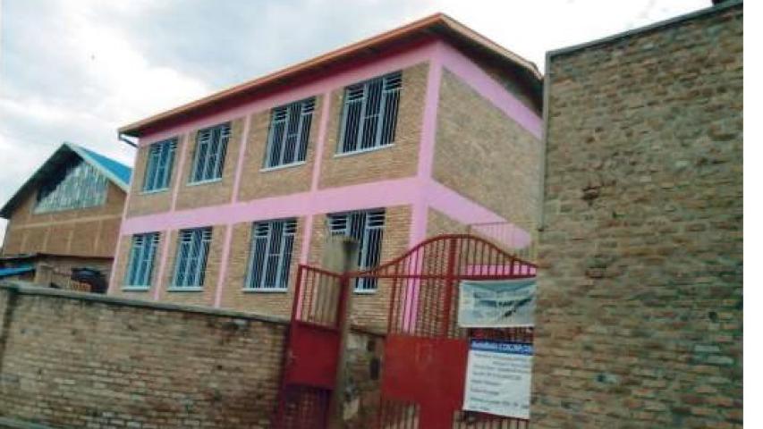 Construir aulas de formación primaria para niños de zona rural sin recursos. Manos Unidas Valencia
