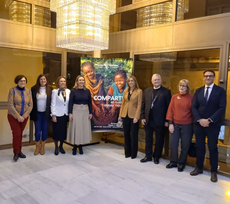 foto personalidades en el cartel