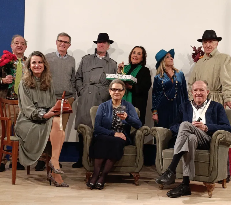 Actores y actrices de la Compañía de Teatro MONTEARAGÓN con nuestro delegado Gonzalo González Churiaque