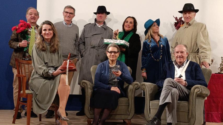 Actores y actrices de la Compañía de Teatro MONTEARAGÓN con nuestro delegado Gonzalo González Churiaque