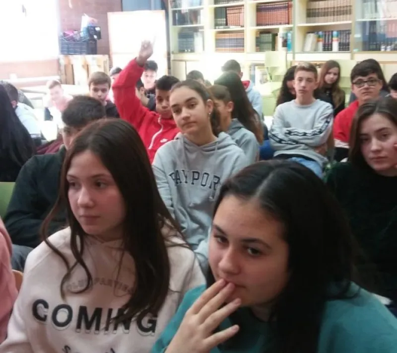 El misionero Miquel Cubeles en la escuela IES Can Mas, de Ripollet