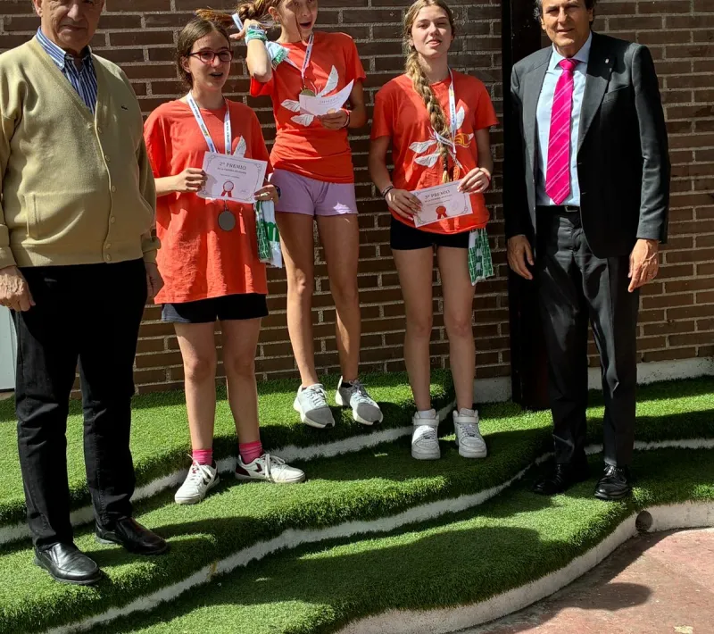 Entrega de premios de la carrera popular del IES Giner de los Ríos de Alcobendas 2026 a beneficio de Manos Unidas