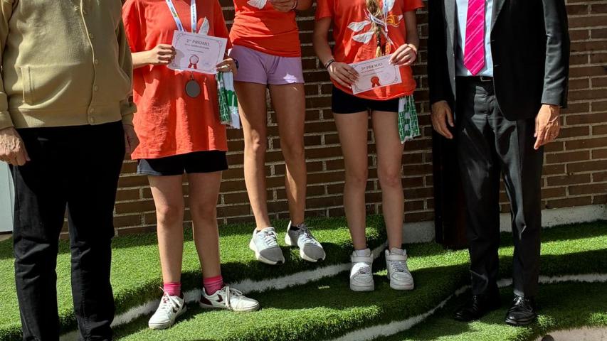 Entrega de premios de la carrera popular del IES Giner de los Ríos de Alcobendas 2026 a beneficio de Manos Unidas