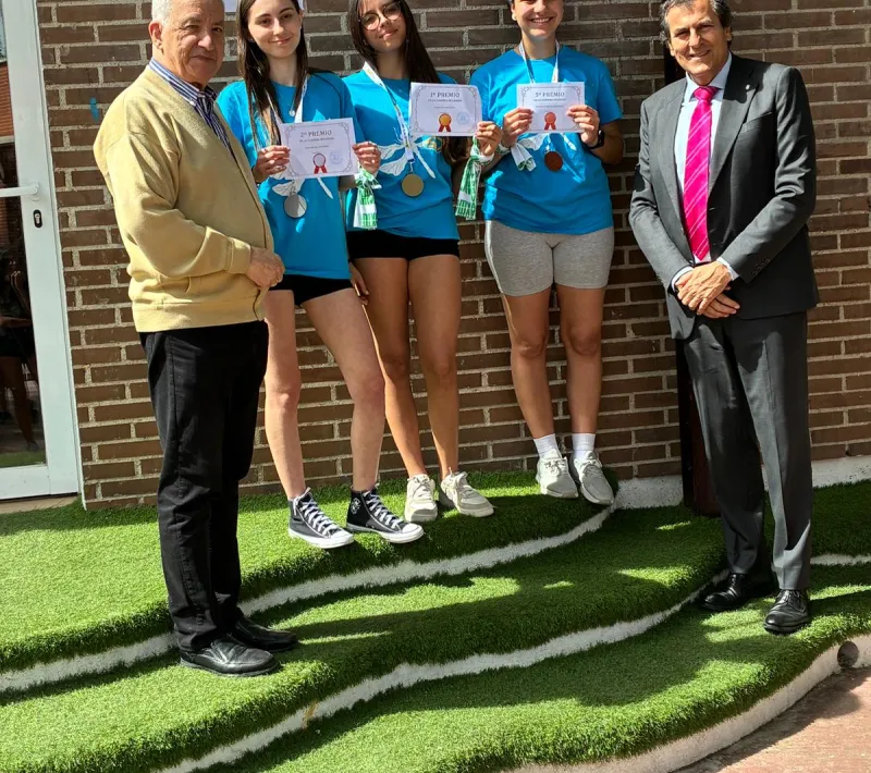 Entrega de premios de la carrera popular del IES Giner de los Ríos de Alcobendas 2026 a beneficio de Manos Unidas