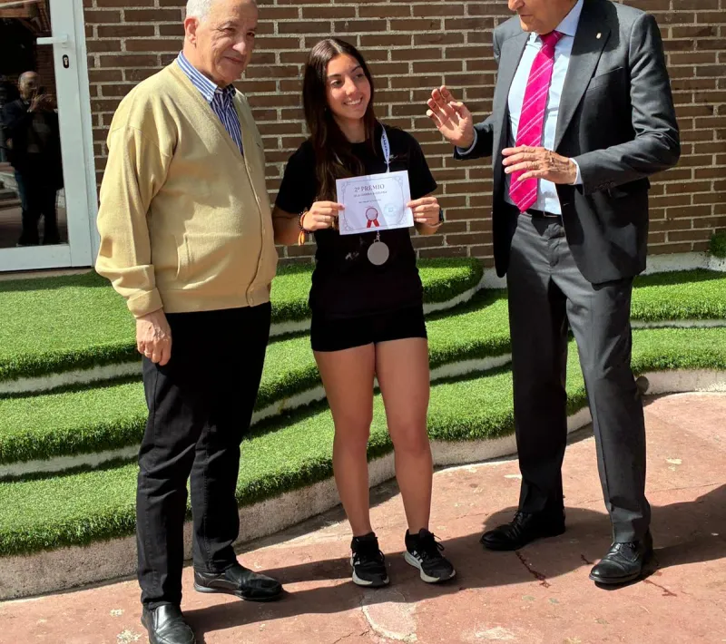 Entrega de premios de la carrera popular del IES Giner de los Ríos de Alcobendas 2026 a beneficio de Manos Unidas