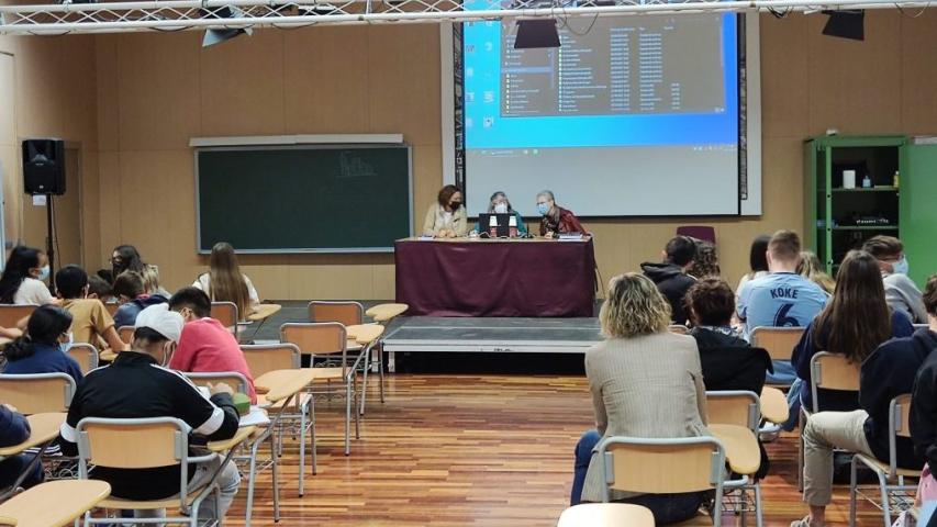 El IES Rascanya ha acogido a voluntarias de Manos Unidas Valencia para dar charlas sobre la situación en África.