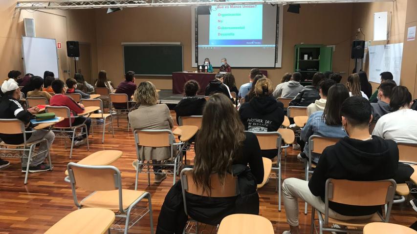 El IES Rascanya ha acogido a voluntarias de Manos Unidas Valencia para dar charlas sobre la situación en África.