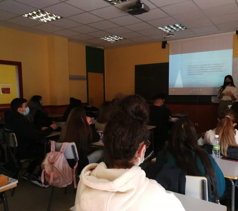 Sensibilización de Manos Unidas Madrid en el IES Tirso de Molina