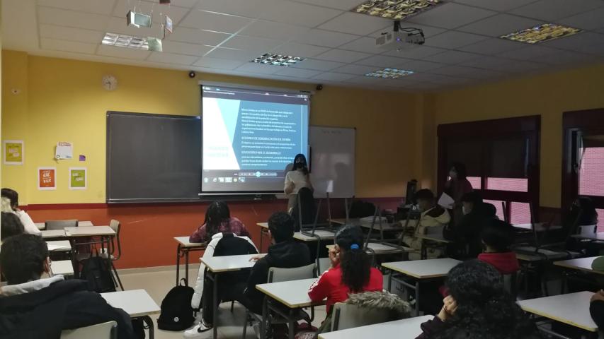 Sensibilización de Manos Unidas Madrid en el IES Tirso de Molina