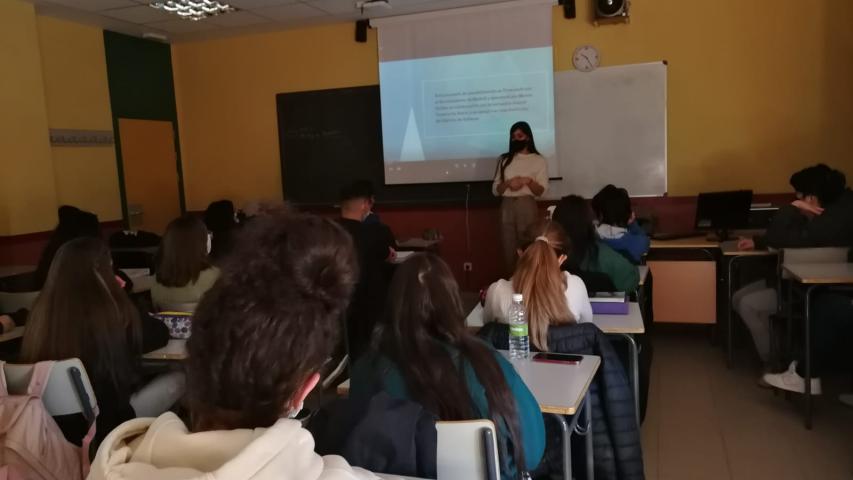 Sensibilización de Manos Unidas Madrid en el IES Tirso de Molina