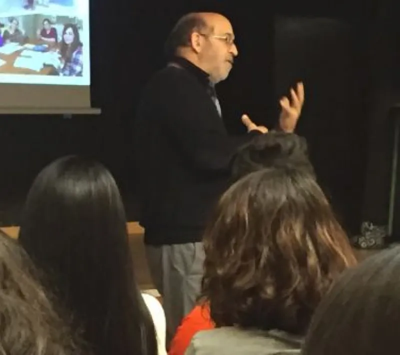 El misionero Miquel Cubeles en la escuela IES Torre Palau