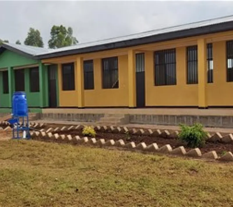 Los niños de Buccama podrán asistir a clases de primaria hasta el cuarto curso en su nuevo colegio promovido desde Manos Unidas Valencia.