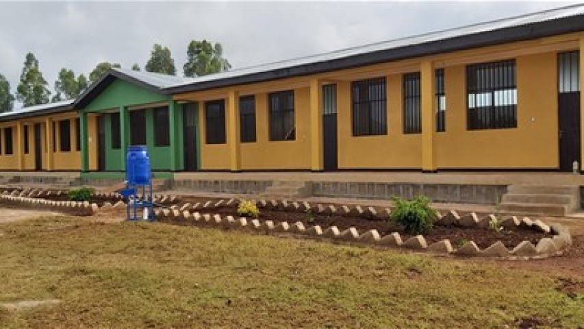 Los niños de Buccama podrán asistir a clases de primaria hasta el cuarto curso en su nuevo colegio promovido desde Manos Unidas Valencia.
