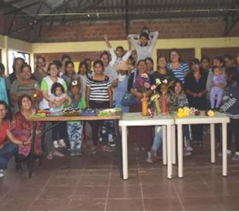Formación a mujeres indígenas pobres conocer sus derechos y trabajar. Manos Unidas Valencia