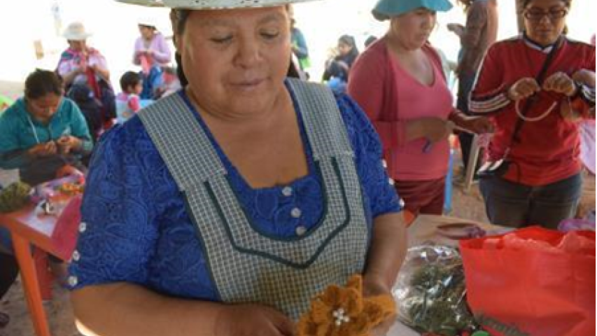 Formación a mujeres indígenas pobres conocer sus derechos y trabajar. Manos Unidas Valencia