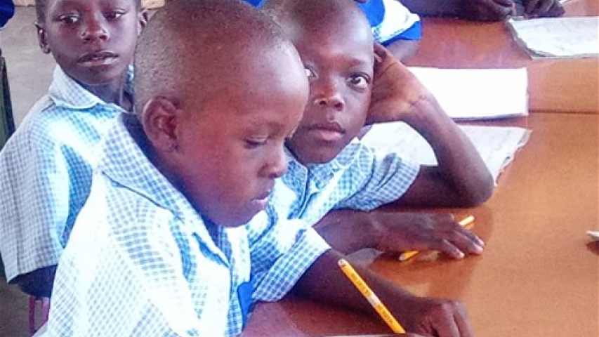 Nuevas aulas para niños de primaria de familias muy humildes en Zimbabue. Manos Unidas Valencia