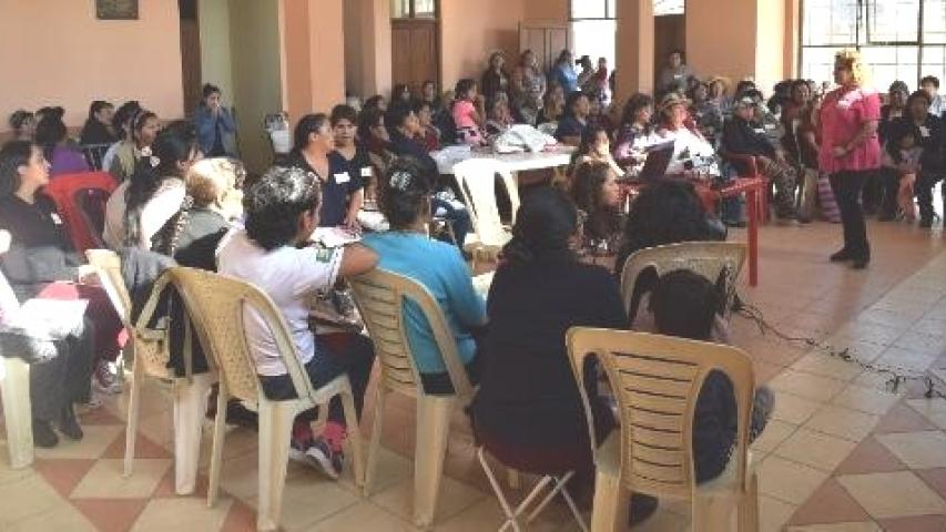 Formación a mujeres indígenas pobres conocer sus derechos y trabajar. Manos Unidas Valencia