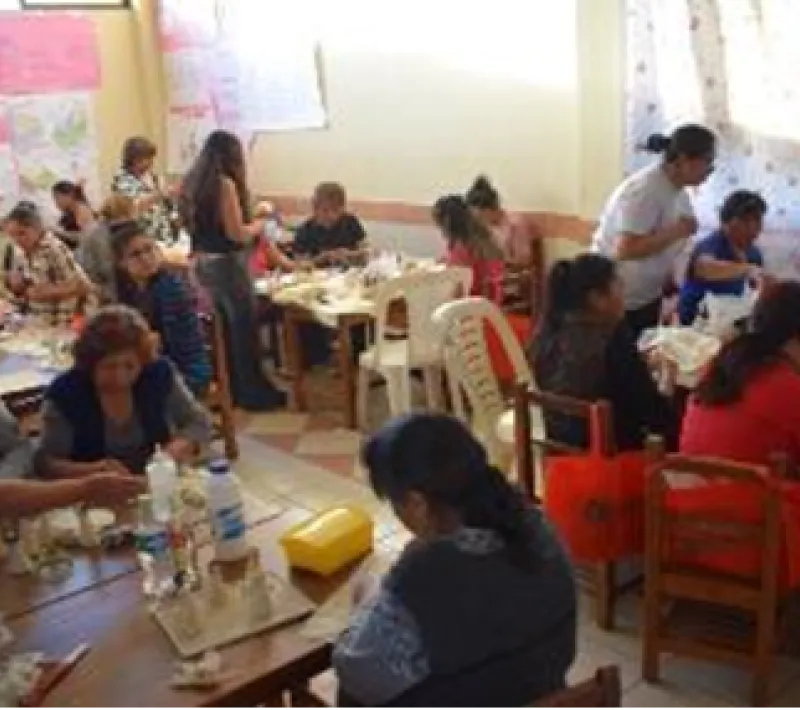 Formación a mujeres indígenas pobres conocer sus derechos y trabajar. Manos Unidas Valencia