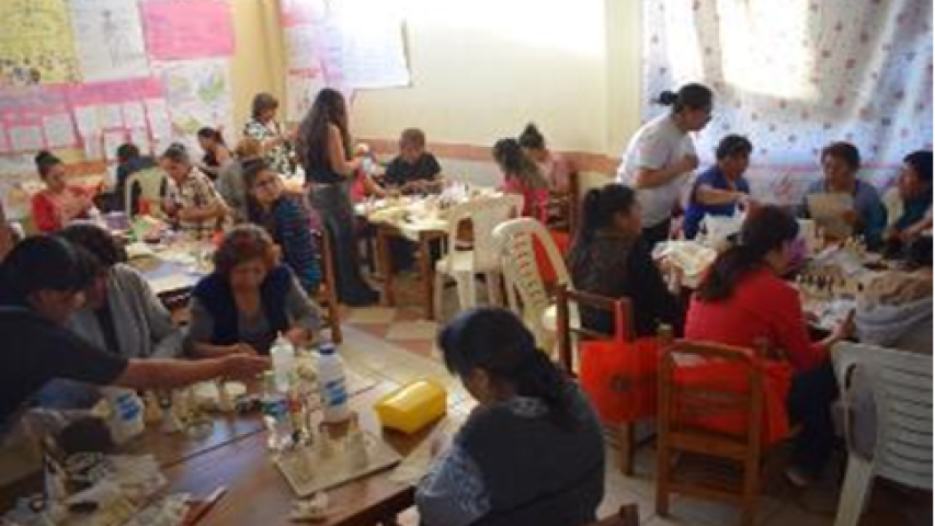 Formación a mujeres indígenas pobres conocer sus derechos y trabajar. Manos Unidas Valencia