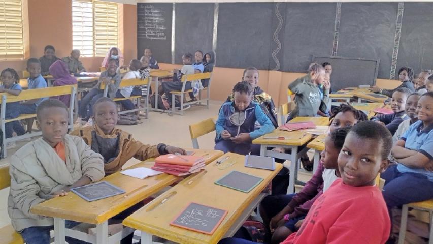 alumnos en las aulas nuevas