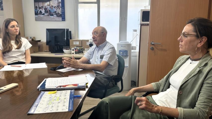 Sílvia (Socios), Antoni (Legados) y Mireia (Presidencia), durante la reunión | Imagen: Hugo Pérez Marsol