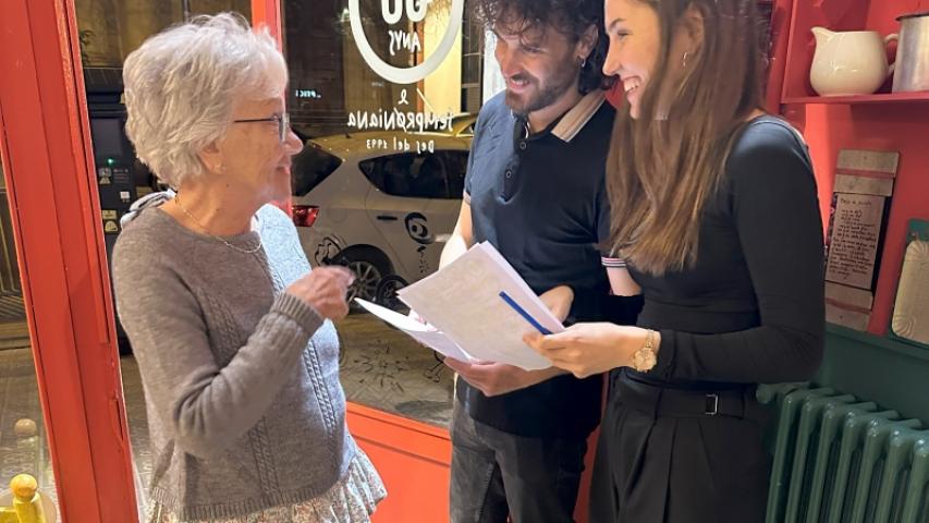 El personal de Manos Unidas se encargó de recibir personalmente a todos los asistentes (Imagen: Hugo Pérez Marsol - Manos Unidas)