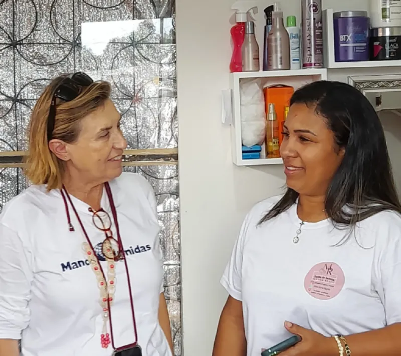 Manos Unidas ONG - Quico Taronjí viaja a la Amazonía - Cecilia Pilar, presidenta de Manos Unidas, y Suzana Pereira, coordinadora de Fe y Alegría