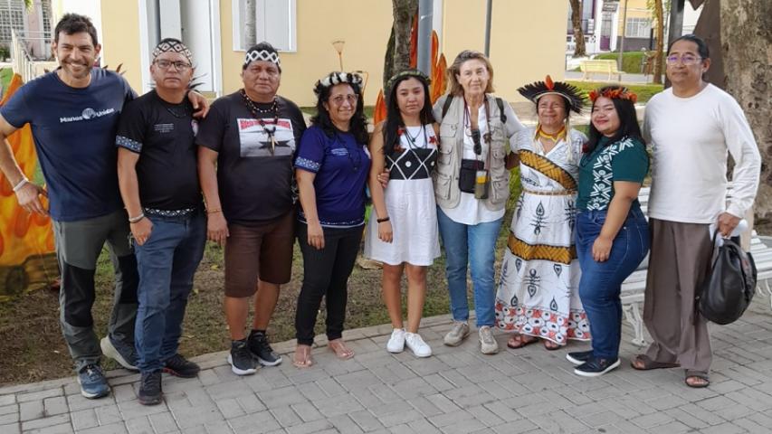 Manos Unidas ONG - Quico Taronjí en la Amazonía - Foto de grupo antes de emprender el regreso a São Paulo