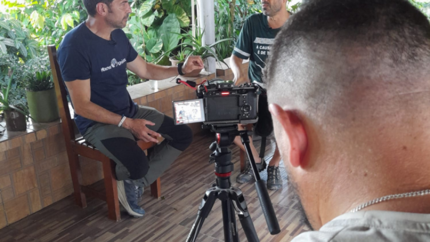 Manos Unidas ONG - Quico Taronjí en la Amazonía - Taronjí, durante su entrevista al socio local