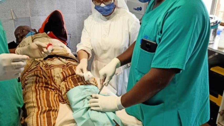 Foto de actividades educativas y sanitarias en Batsengla (Camerún)